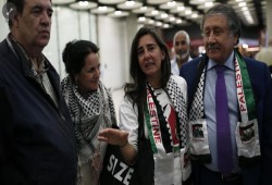 ناشطة من ركاب "زيتونة": إسرائيل أوقفتنا بشكل مخالف للقانون في المياه الدولية