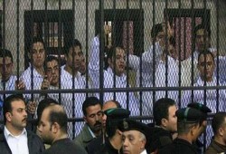 قضاء العسكر.. الإعدام لمعتقل والسجن 365 سنة لـ19 بهزلية "الزيتون"