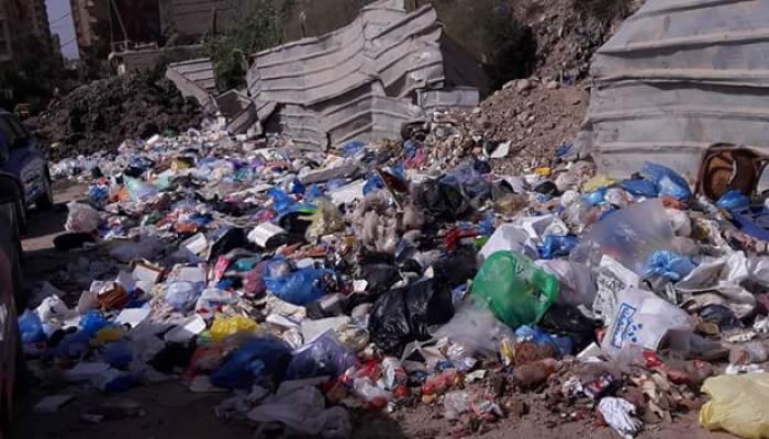 انتشار القمامة بشارع 45 بالإسكندرية وسط تجاهل مسئولي الانقلاب