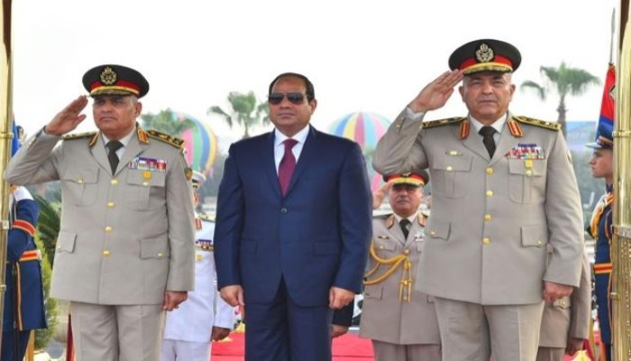 "أسوشيتد برس": الجيش المصري يزيد من سيطرته الاقتصادية لأغراض سياسية