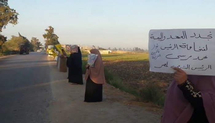 ثوار فاقوس بالشرقية يجددون البيعة للرئيس مرسي ويرفضون الإعدامات