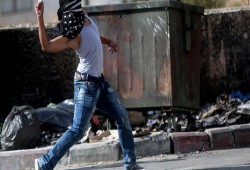 4 إصابات وأضرار في حافلتين صهيونيتين بمواجهات في القدس المحتلة