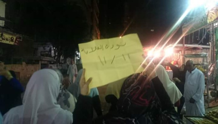 تظاهرة ليلية ترفع صور الرئيس لثوار سيدى بشر بالإسكندريه