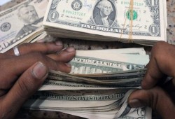 الدولار يواصل ارتفاعه بالسوق السوداء مسجلًا 14.50 جنيهًا للبيع