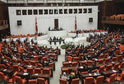 البرلمان التركي يمديد حالة الطوارئ في البلاد 3 أشهر