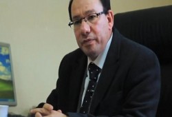 وائل قنديل يكتب : يتعشّى بالأرز وينام في فراش إسرائيل