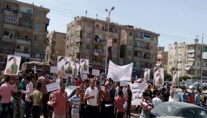 وقفة لأهالي دمياط للمطالبة بحق الشهيد حمادة الحناوي
