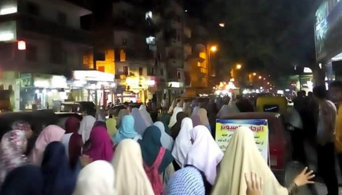 مسيرة ليلية بأبو سليمان بالإسكندرية تنديدا بالهجوم على معتقلي برج العرب