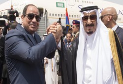 "بلومبرج": الكفيل السعودي يؤدب السيسي بالنفط