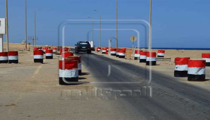 محافظة البحر الأحمر تطور مدخلها بـ"دهان البراميل"