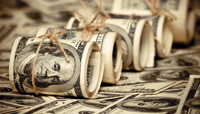 الدولار يتخطى حاجز الـ 16.