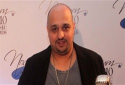 بعد فاتورة بـ5 آلاف جنيه .. موزع "بشرة خير" يَسُب النظام ويعلن توقفه عن عمل أغاني وطنية