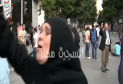 بالفيديو.. مسنة لـ "السيسي": بدعي عليك ليل ونهار .. إلهي تعفن زي شارون"