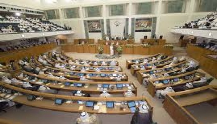أمير الكويت يحل "مجلس الأمة"