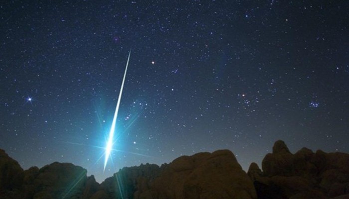 "البحوث الفلكية": شهب "الجباريات" تمطر مصر فى ظاهرة كونية فريدة