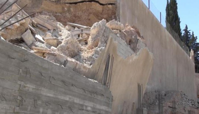 تصدع أحد المبانى وانهيار السور يوقف الدراسة فى مدرسة بالمعادى