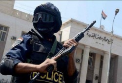 مقتل وإصابة 2 في معركة بالأسلحة النارية بين شرطيين أمام سفارات جاردن سيتي