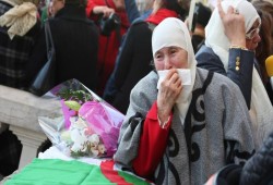 الجزائريون بفرنسا يحيون الذكرى الـ 55 لمذبحة باريس