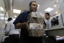 مصدر بحكومة الانقلاب: تعويم الجنيه سيتم خلال أيام بعد موافقة السيسي