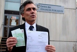 رجل أعمال جزائري يسدد 1155 غرامة عن منقبات بفرنسا