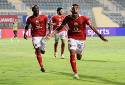 آخرهم أسوان .. الأهلي يواصل دهس منافسيه بالدوري (فيديو)