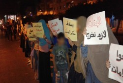 سلسلة بشرية لثوار الخياطة على طريق دمياط-عزبة البرج