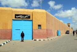 المعتقل عمر الفيومي يدخل في غيبوبة بعد اعتداء أمن سجن برج العرب عليه