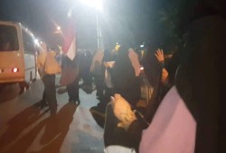 ثوار ديرب نجم بالشرقية ينتفضون ليلا رفضا لأحكام العسكر بحق الرئيس مرسي