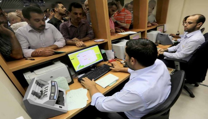 إقبال غير مسبوق من المصريين على سحب أموالهم من البنوك المصرية