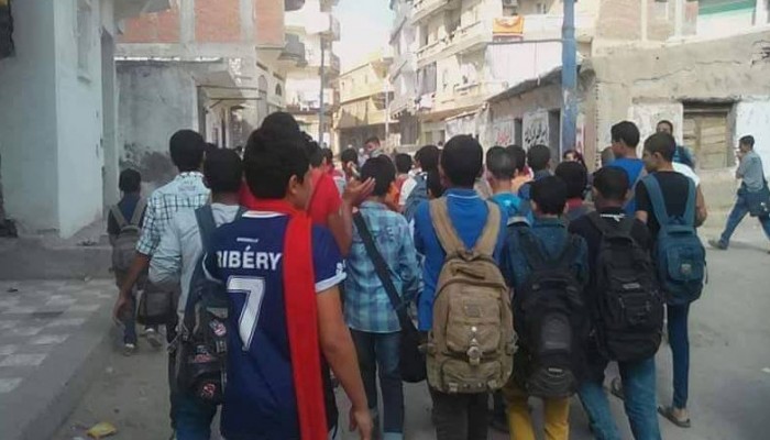 طلاب حوش عيسى يُلهبون حماس الأهالى بمسيرة ثورية