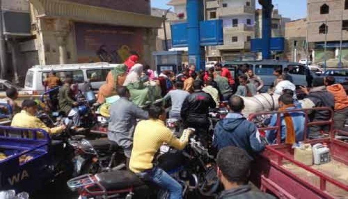 أزمة الوقود تشتعل بقنا .. وسائقون: سعر الجركن وصل 50 جنيه