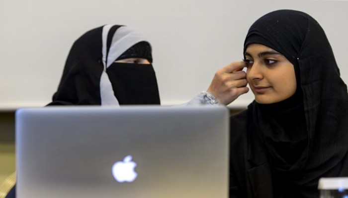 سويسرا تعوض مسلمة طردت من عملها بسبب حجابها