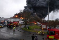 حريق هائل يأتي على أقدم فندق في بريطانيا