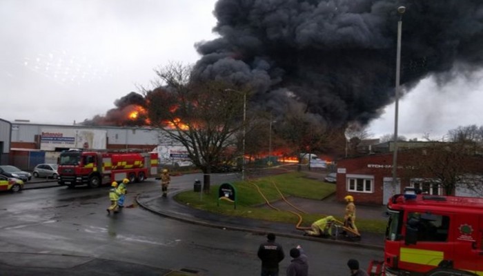 حريق هائل يأتي على أقدم فندق في بريطانيا