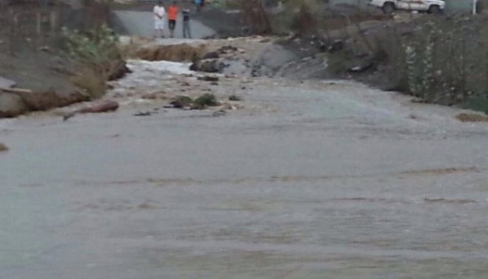 انتشال 7 جثث من ضحايا السيول على طريق قنا - سوهاج