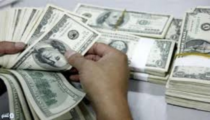 الدولار يكسر حاجز الـ18 جنيهًا في السوق السوداء
