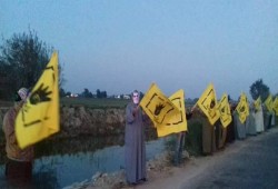 سلسلة بشرية لثوار الدلنجات ضد حكم العسكر