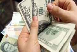 الدولار يحافظ على أعلى معدل صرف في التاريخ