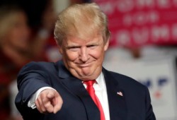 ترامب يتفوَّق على كلينتون