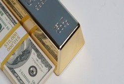 “الدولار” يغلق محلات الذهب مبكرًا بعد توقف المبيعات