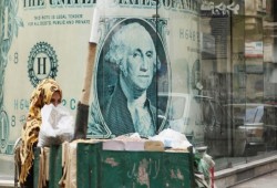 واشنطن بوست: تحرير سعر الصرف يرفع الأسعار ويشعل غضب الفقراء