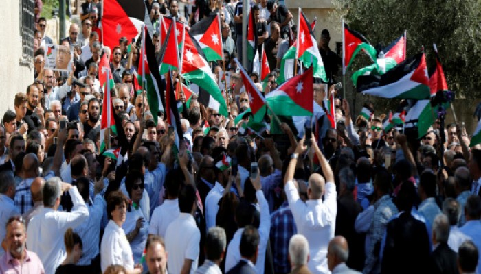 وقفة احتجاجية لأردنيين أمام البرلمان ضد اتفاقية الغاز مع إسرائيل