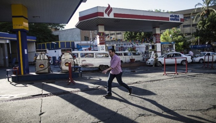 ازدحام ومشاجرات بمحطات الوقود بعد رفع أسعاره