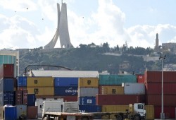 ارتفاع 65% في أسعار السلع المستوردة بعد "تعويم الجنيه"