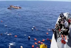 العثور على 10 جثث على متن زورق قبالة سواحل ليبيا