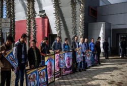 عائلات أربعة فلسطينيين مختطفين بمصر يتظاهرون في معبر رفح