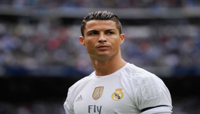 رسميًا.. رونالدو يوقع على عقد التجديد لريال مدريد حتى 2021