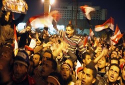 "إرهاصات 11/11".. العشرات يتظاهرون ضد السيسي بقلب ميدان رمسيس.. والأمن يهاجمهم