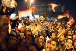 "إرهاصات 11/11".. العشرات يتظاهرون ضد السيسي بقلب ميدان رمسيس.. والأمن يهاجمهم