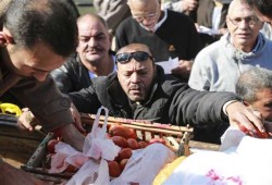 بنك الطعام يؤكد انهيار الطبقة المتوسطة ويقدم وجبات غذائية لهم